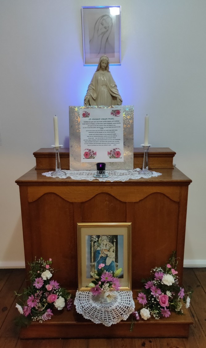 Ante-choir altar during the 33 days