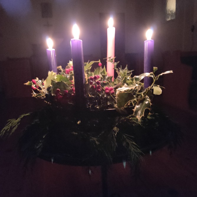 Advent wreath with 4th candle lit